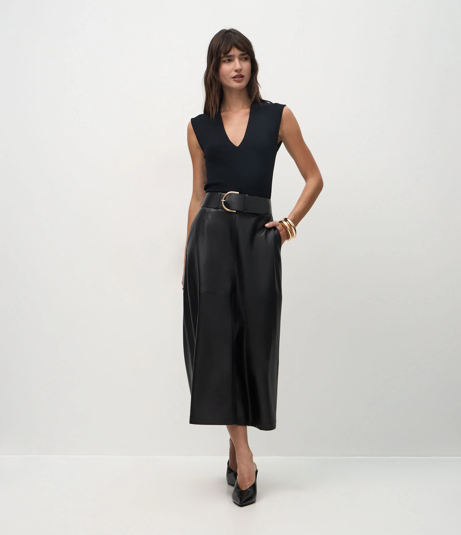Blusa Regata em Ribana com Alça Larga e Decote V Preto 2