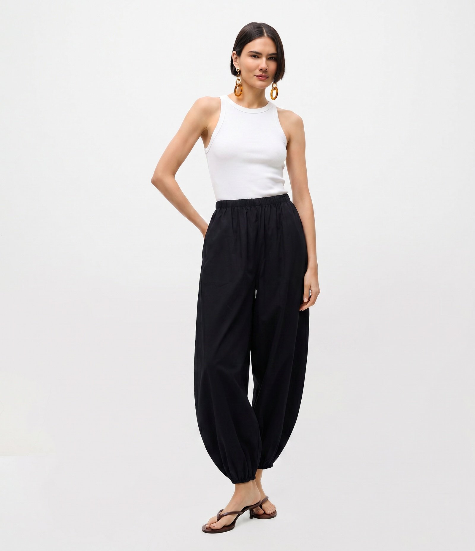 Calça Balloon em Tricoline com Elástico no Cós e Tornozelo Preto 1