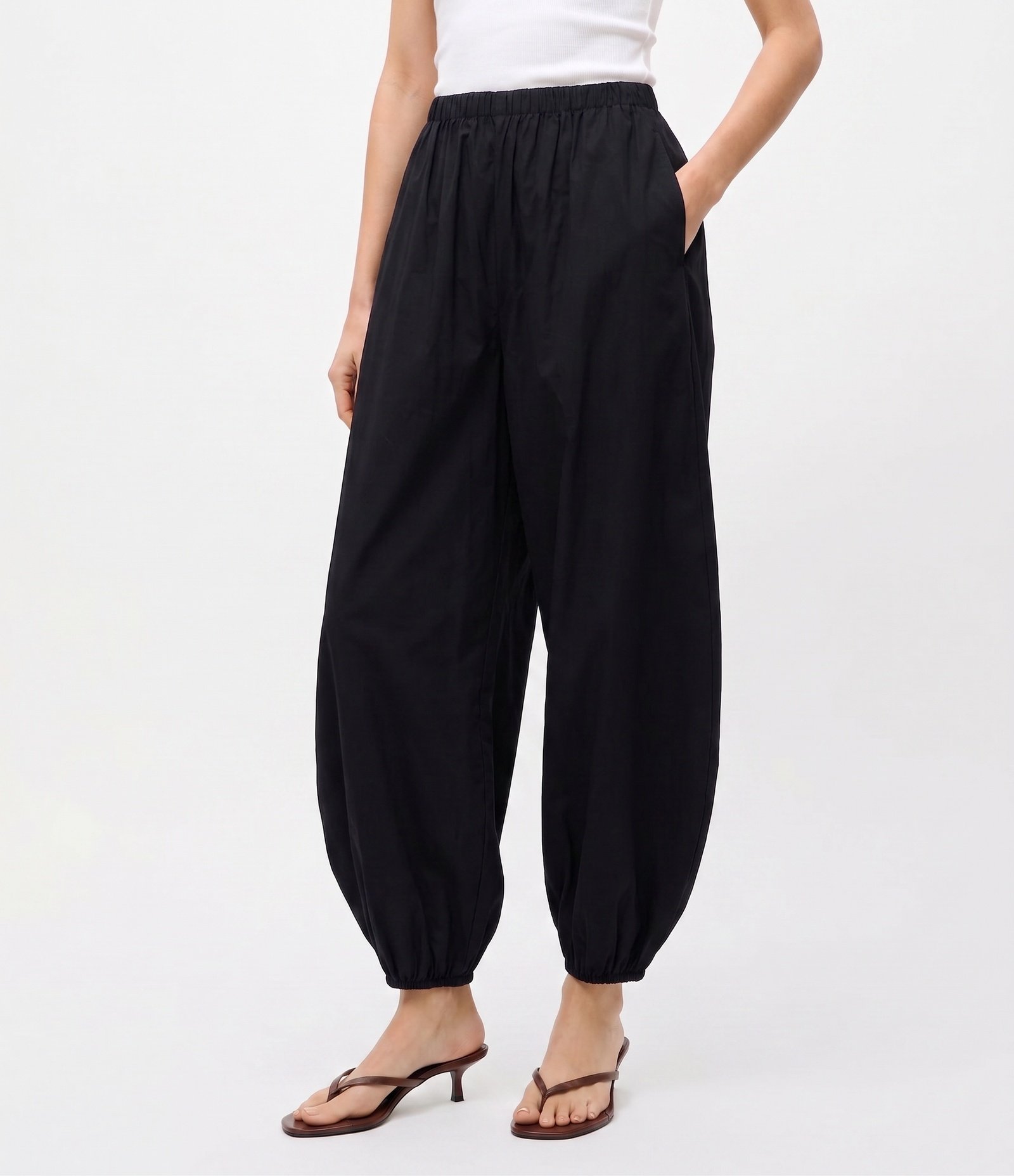 Calça Balloon em Tricoline com Elástico no Cós e Tornozelo Preto 2