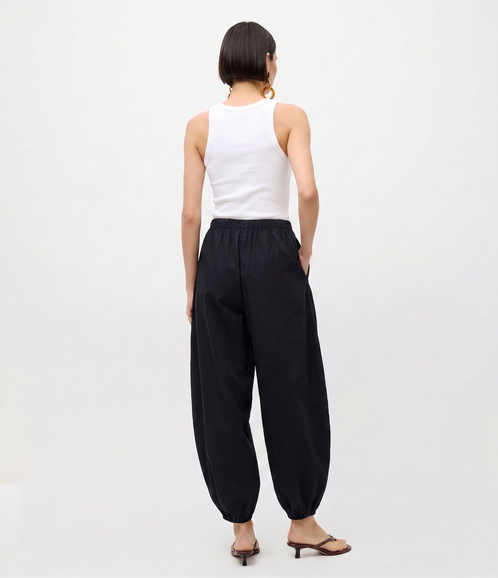 Calça Balloon em Tricoline com Elástico no Cós e Tornozelo Preto 4