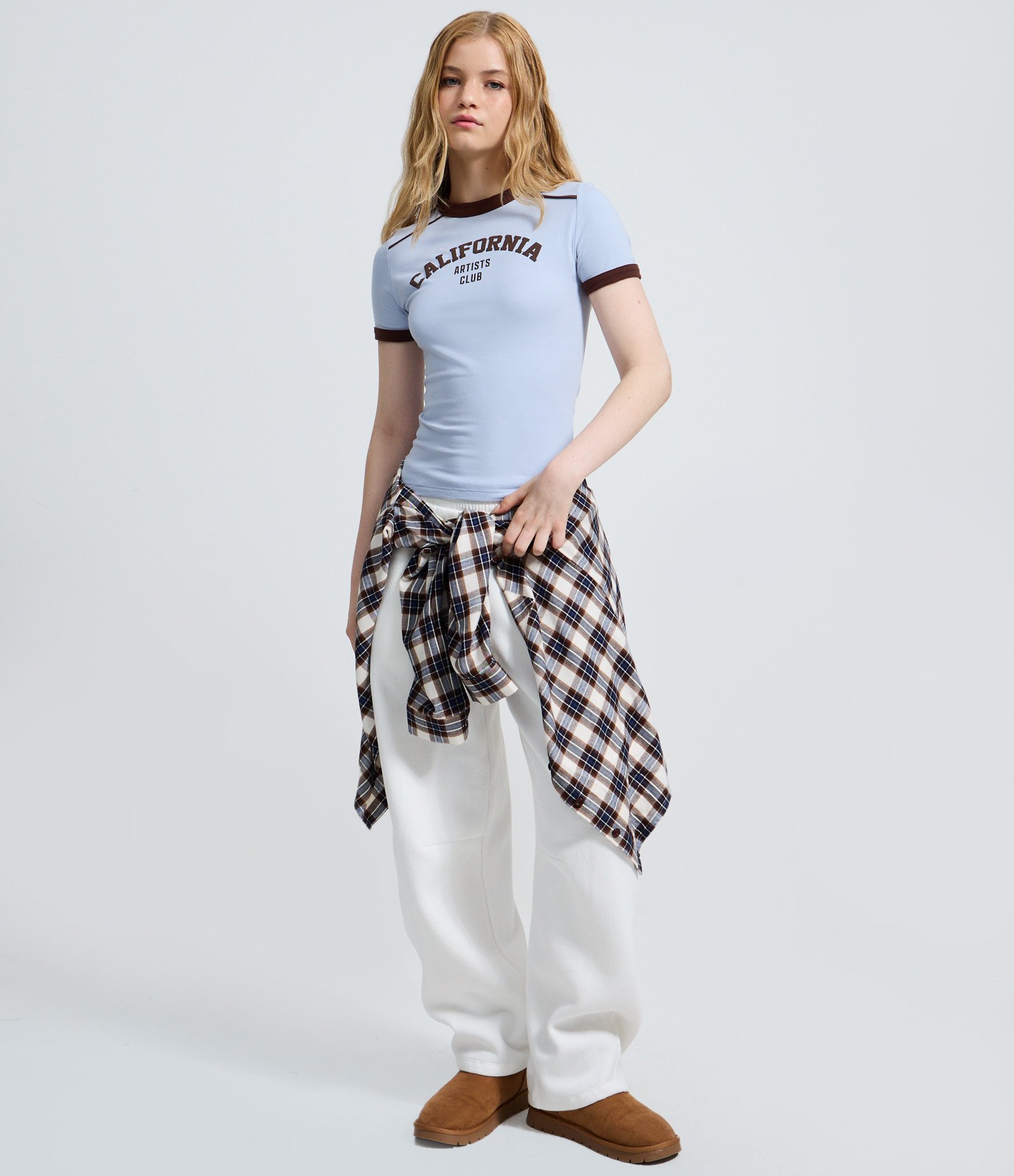 Camiseta com Detalhes Contrastantes e Estampa Lettering California Azul 2