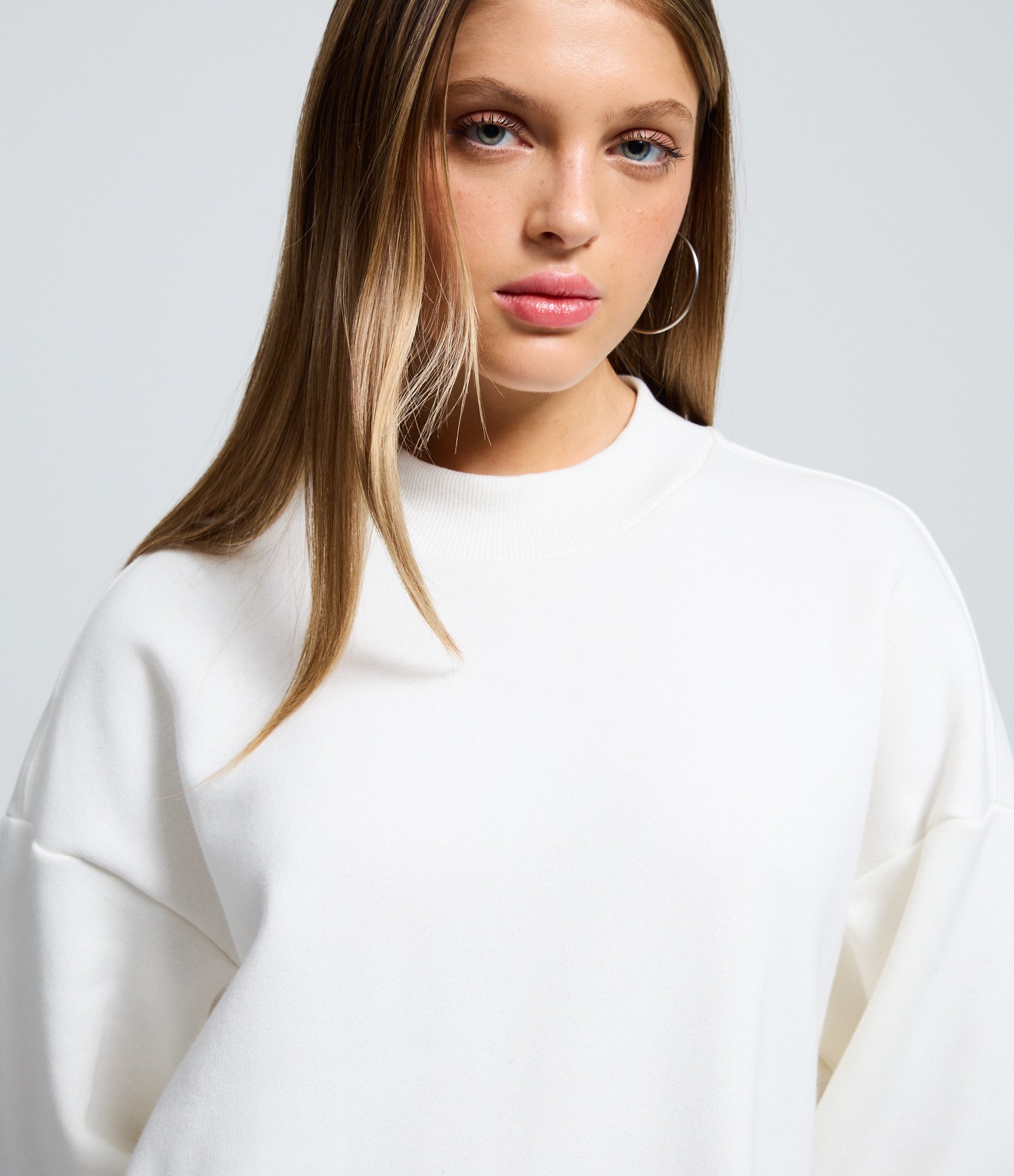 Vestido Curto em Moletom com Gola Alta Branco 3