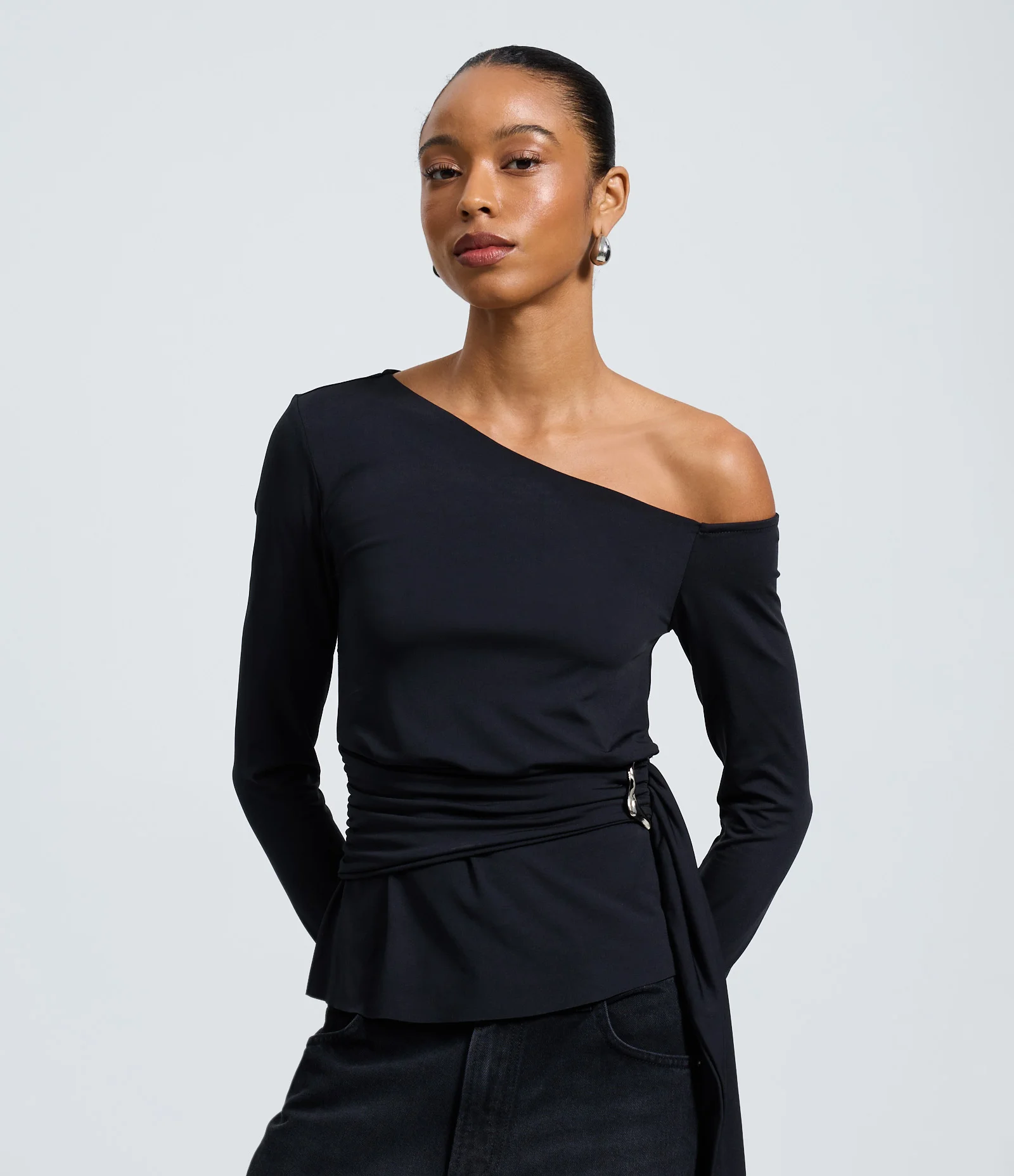 Blusa Manga Longa com Amarração e Aviamento Preto 1