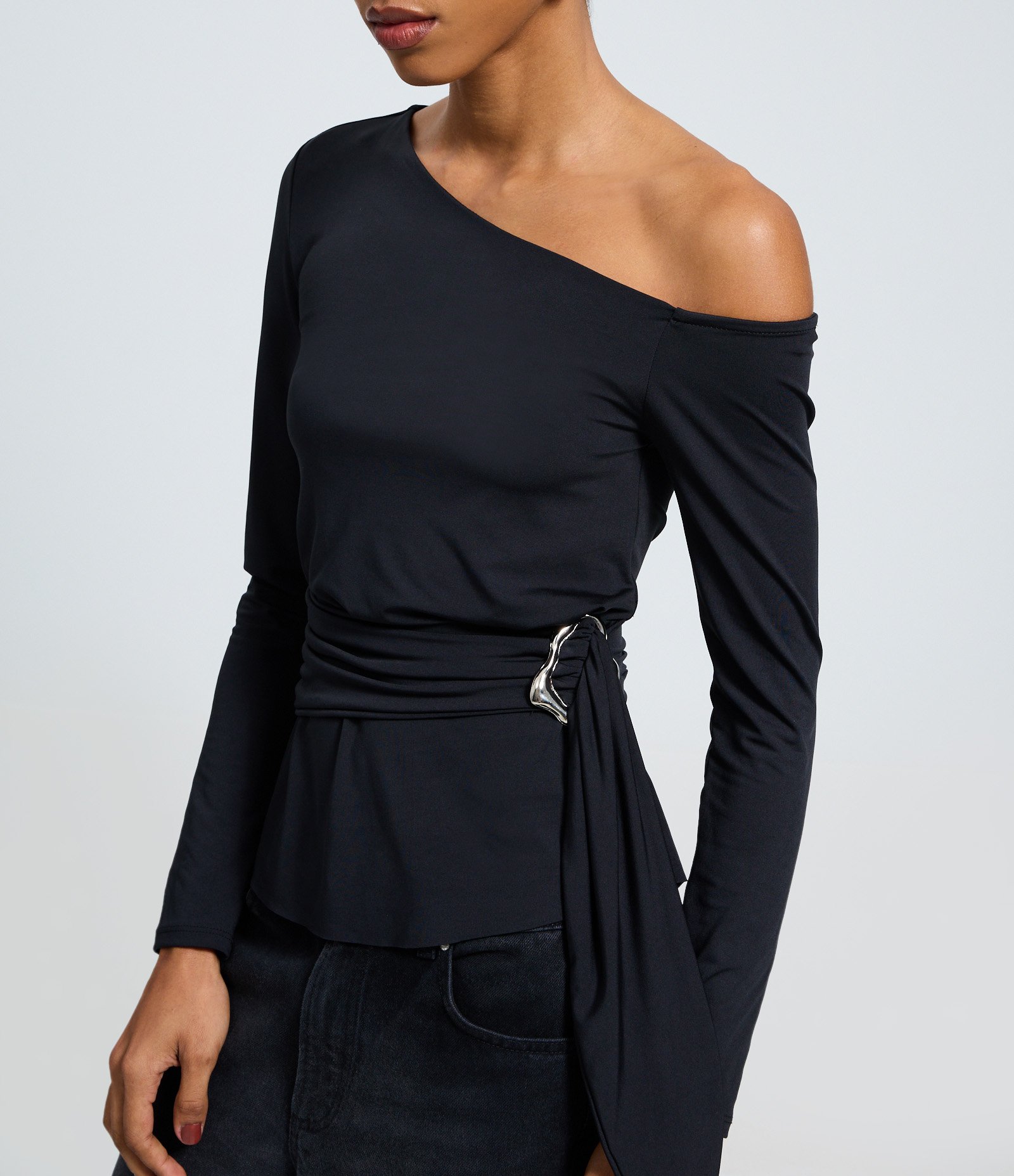 Blusa Manga Longa com Amarração e Aviamento Preto 3