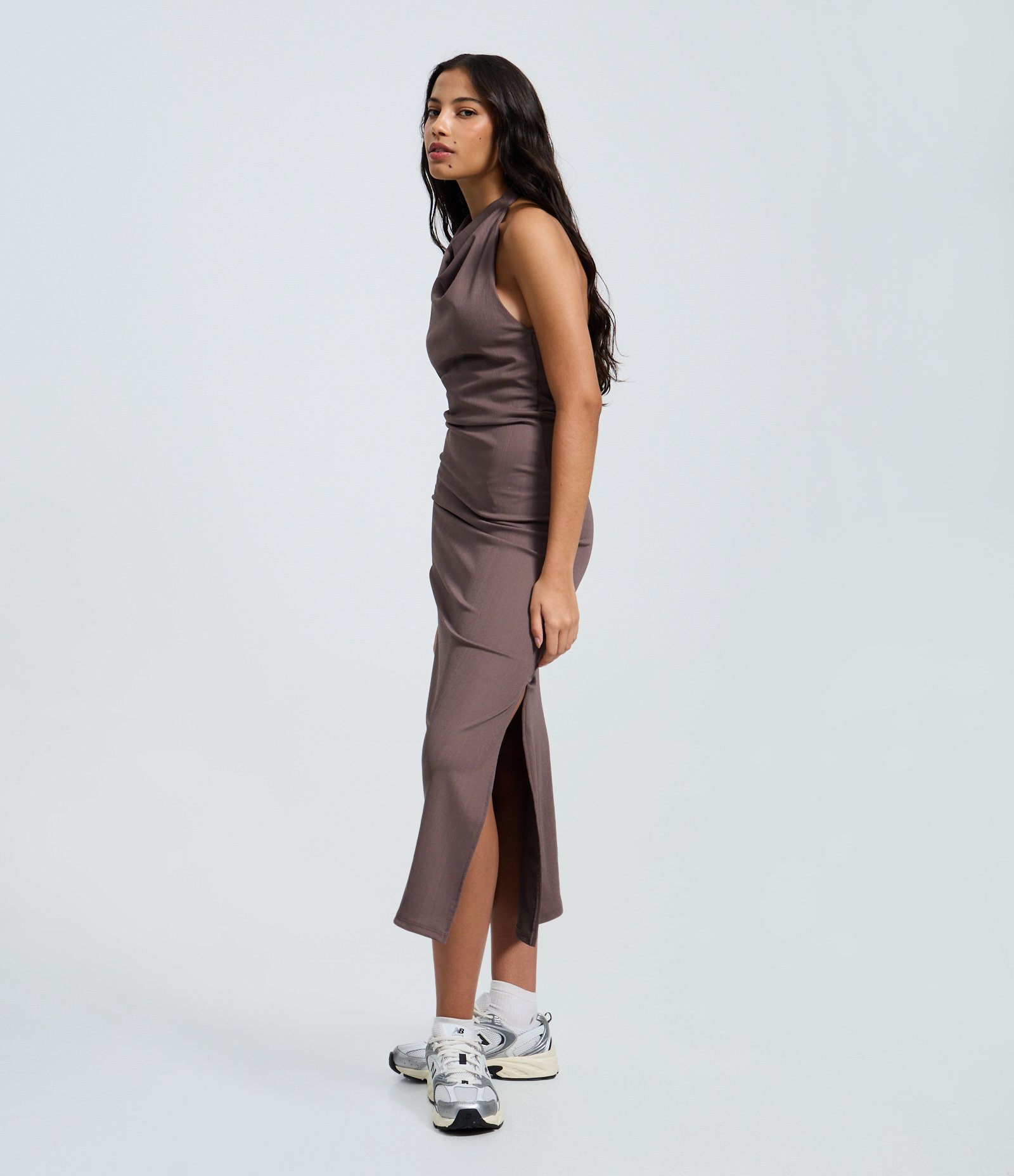 Vestido Midi em Bengaline com Decote Halter Marrom 1