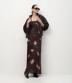 Vestido Longo em Tule com Renda Assimétrica em Camadas