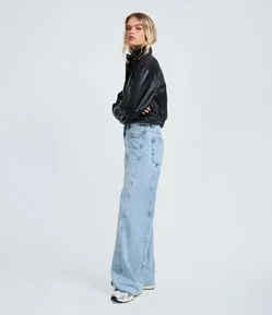 Calça Wide em Jeans com Cintura Média e Recortes