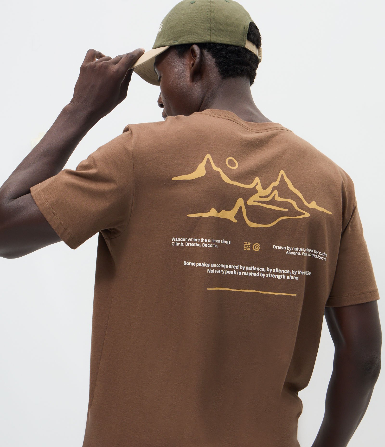 Camiseta Comfort em Algodão Estampa Montanha e Toque Pima Marrom 4