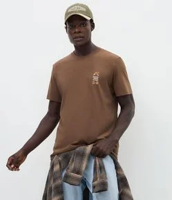 Camiseta Comfort em Algodão Estampa Montanha e Toque Pima