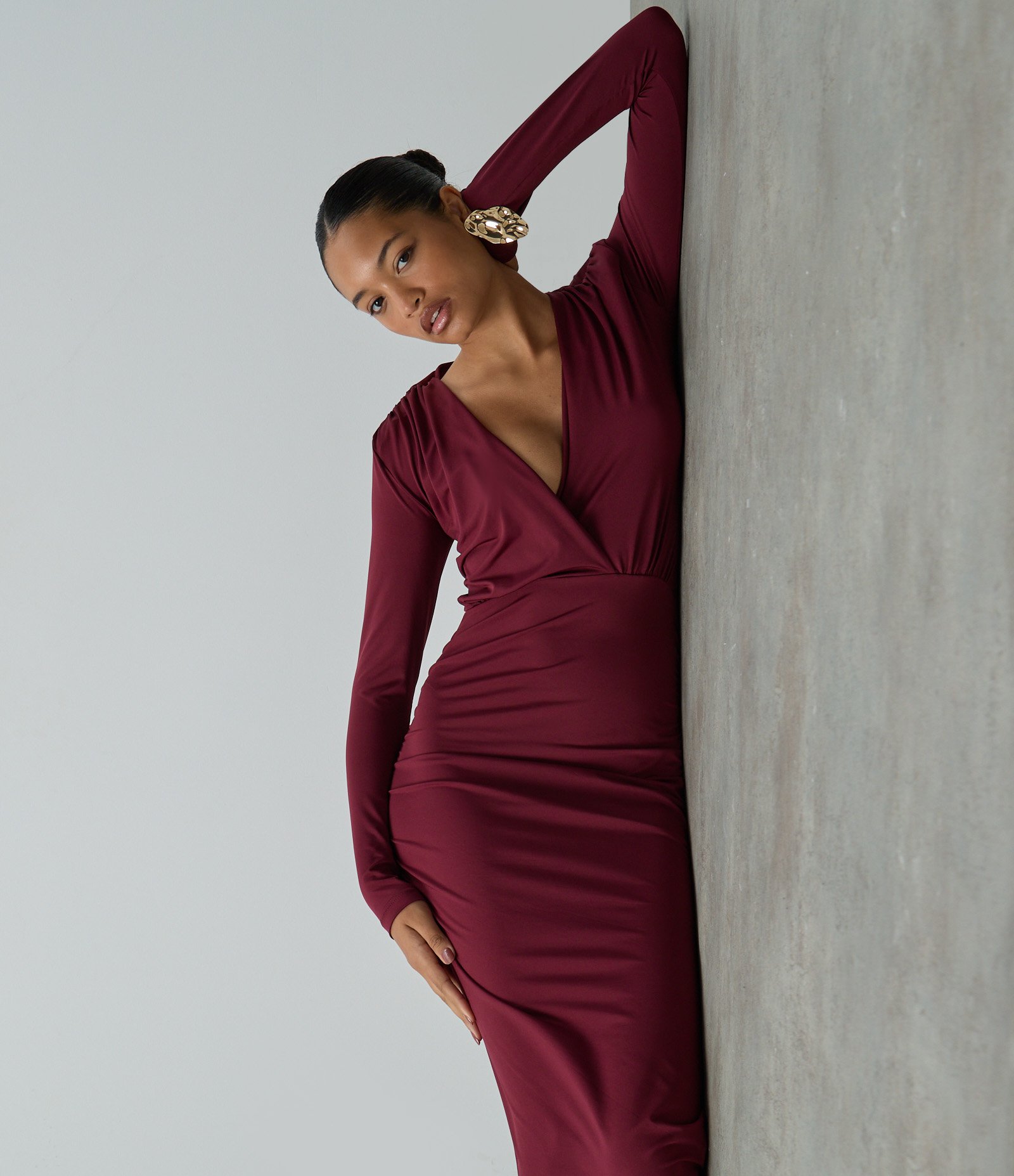 Vestido New Midi Transpassado em Jersey com Ombreiras Vinho 1