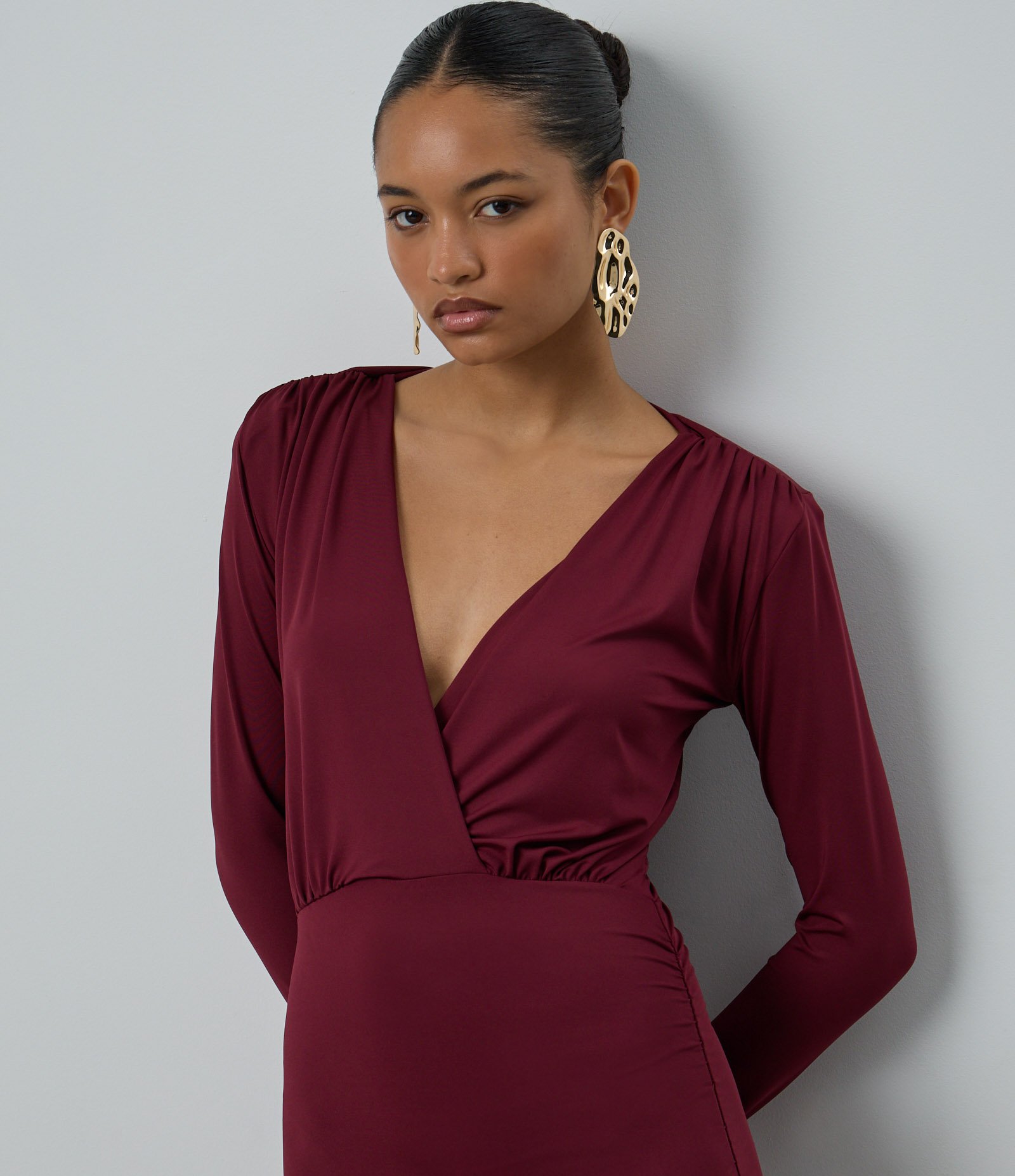 Vestido New Midi Transpassado em Jersey com Ombreiras Vinho 3