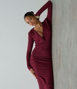 Vestido New Midi Transpassado em Jersey com Ombreiras