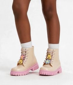 Bota Infantil Coturno com Cadarço e Pins – Tam 21 ao 28