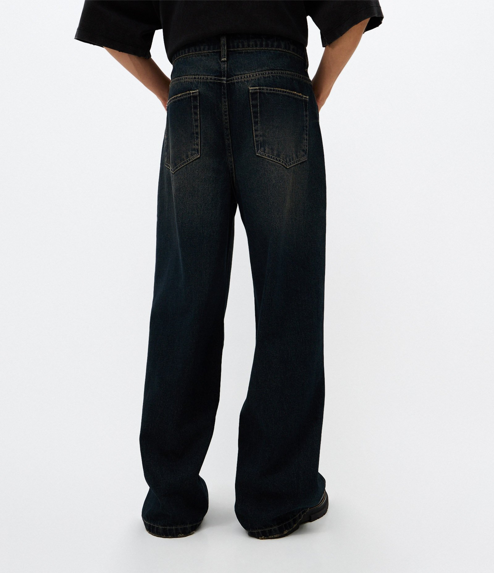 Calça Jeans Super Baggy com Rasgos Preto