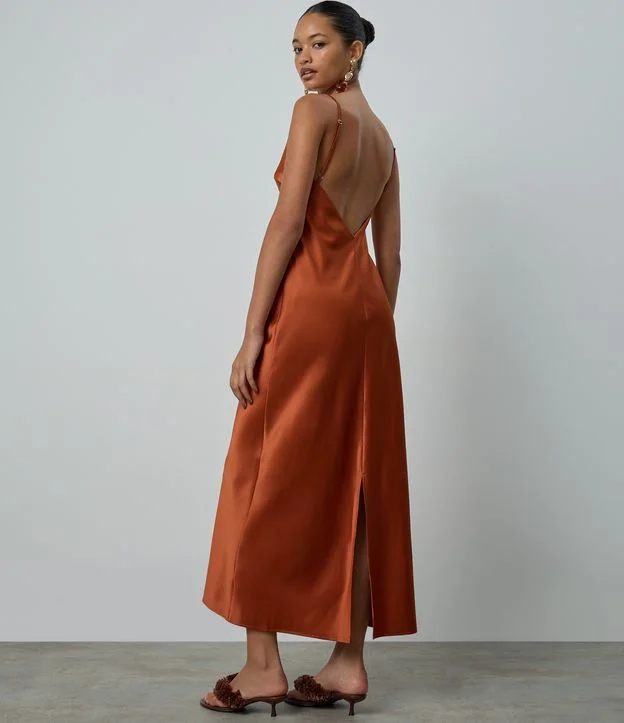Vestido Longo de Alcinha em Cetim com Decote V