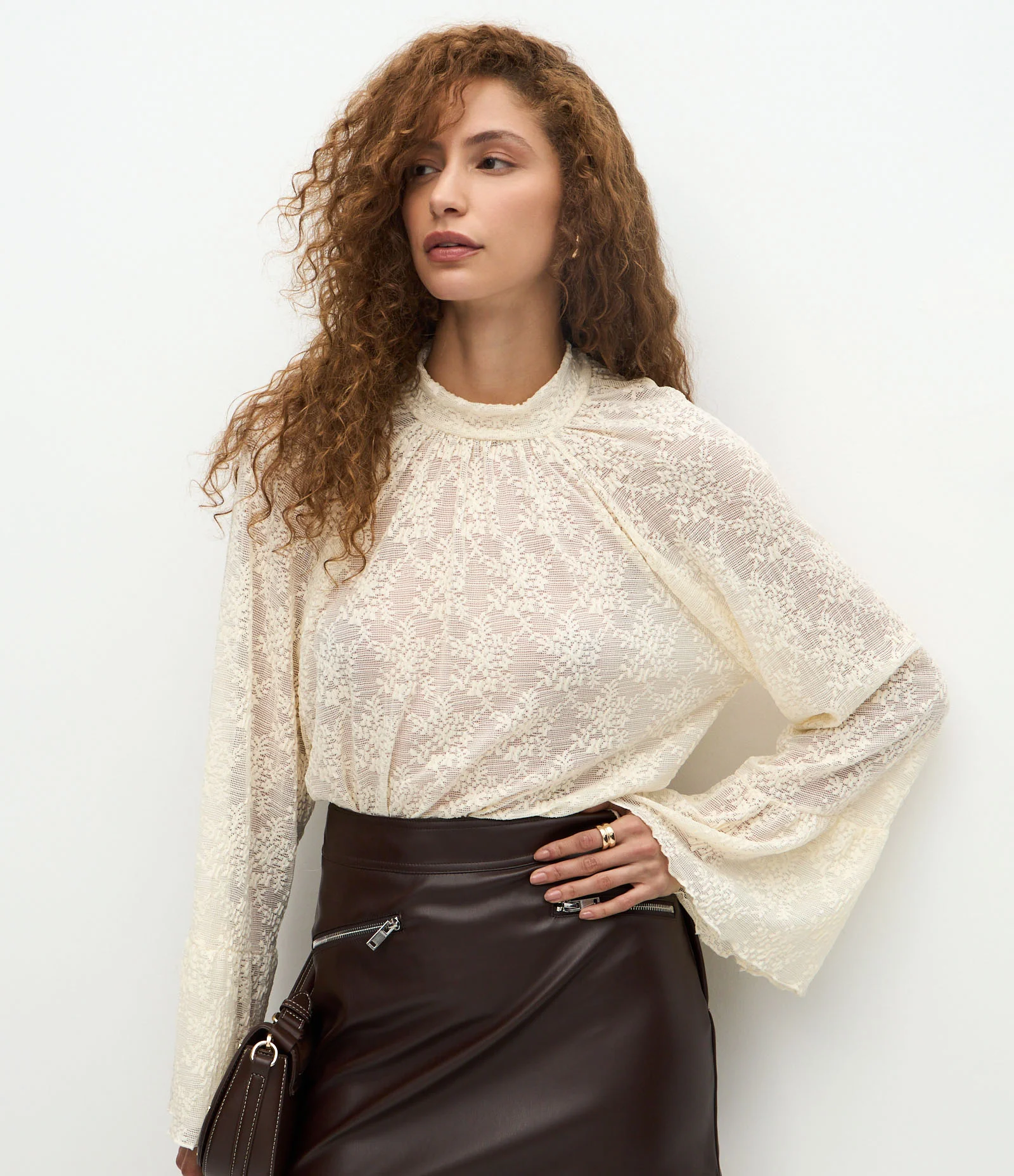 Blusa em Renda com Amarração na Gola Branco 1
