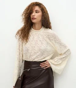 Blusa em Renda com Amarração na Gola