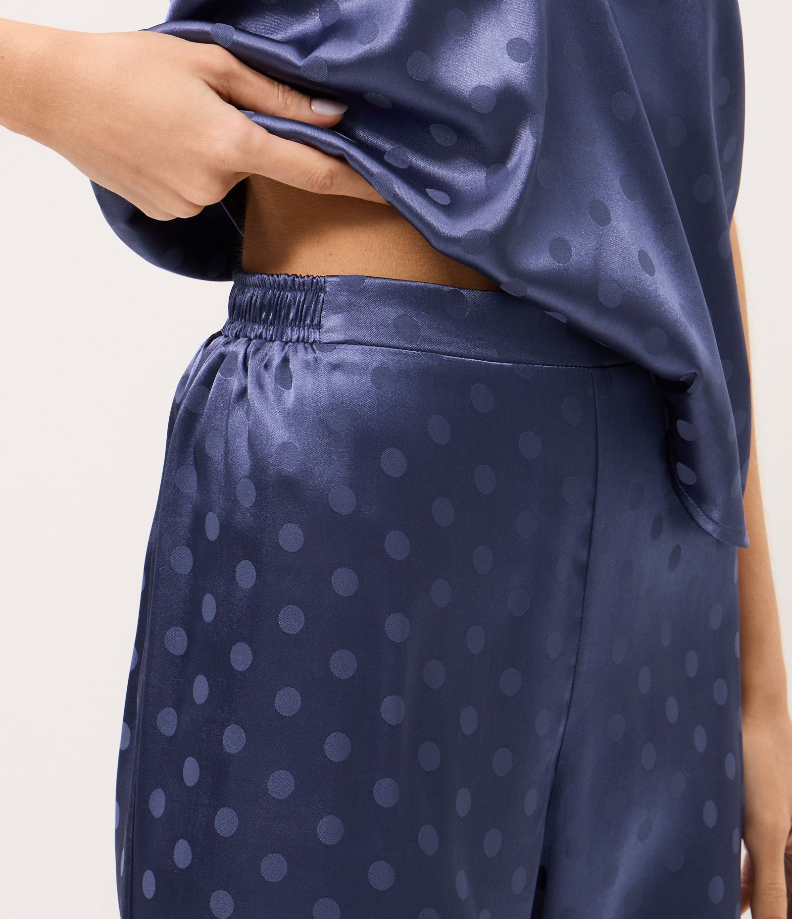 Pijama Longo em Cetim com Estampa Poá Azul 3