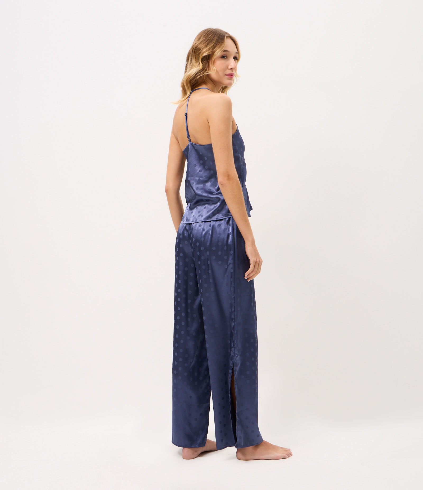 Pijama Longo em Cetim com Estampa Poá Azul 4