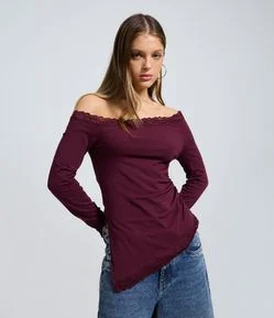 Blusa em Algodão com Decote e Barra Rendados