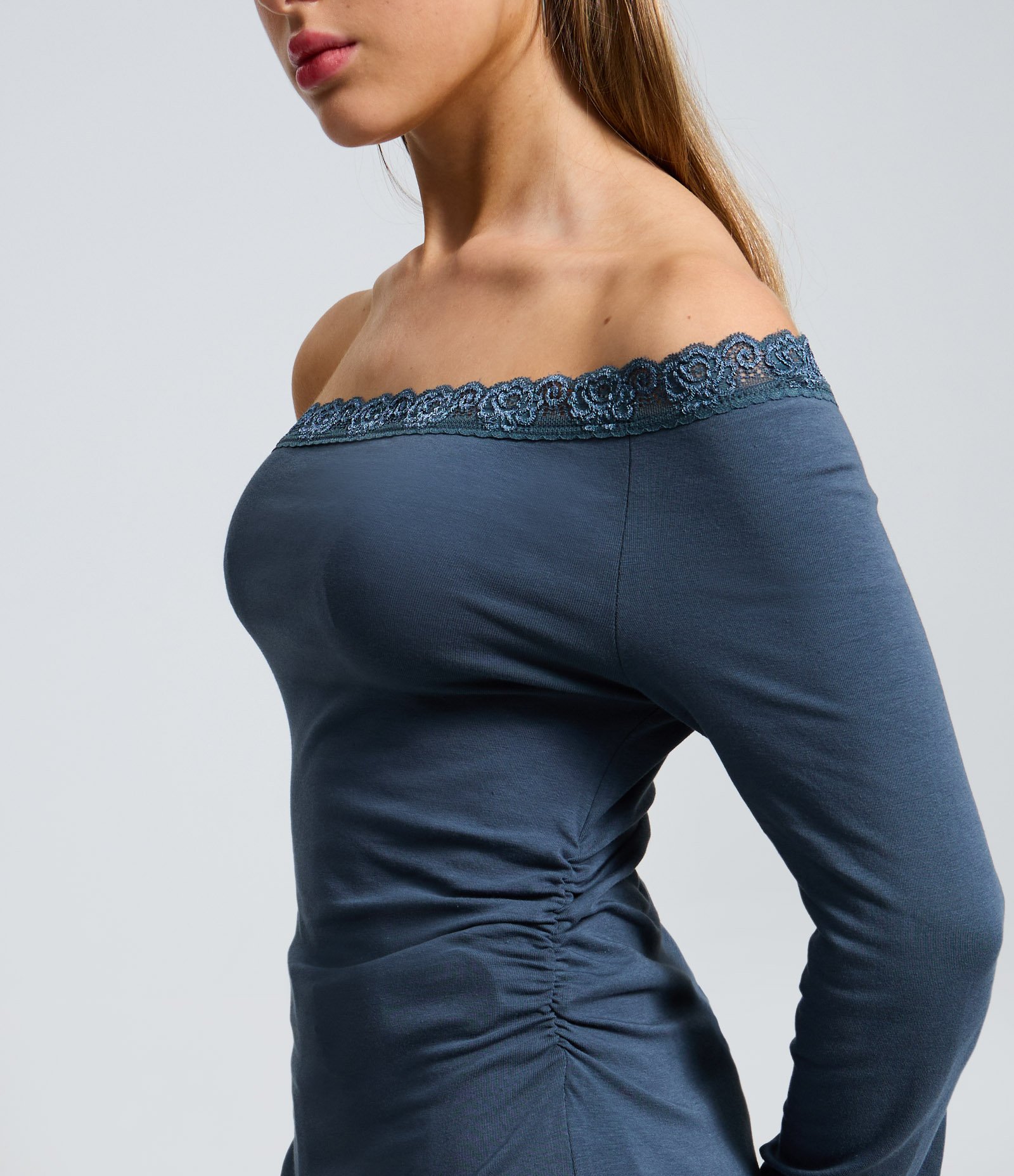 Blusa em Algodão com Decote e Barra Rendados Azul 3