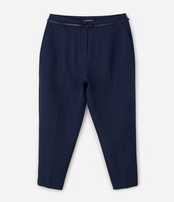 Calça Cenoura Alfaiatada com Cinto e Bolsos Curve e Plus Size