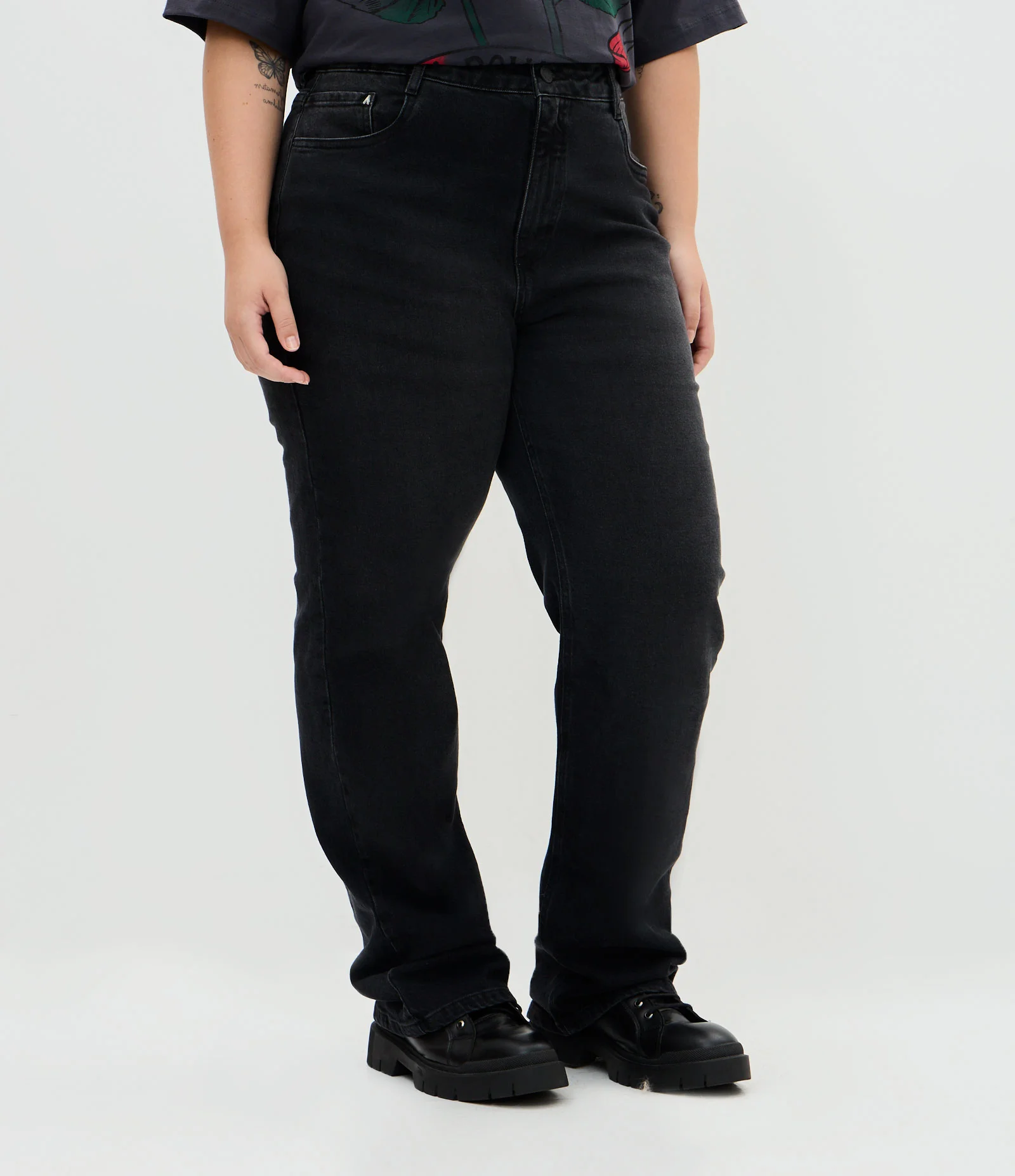 Calça Jeans Reta Black com Fenda Curve & Plus Size Preto 2