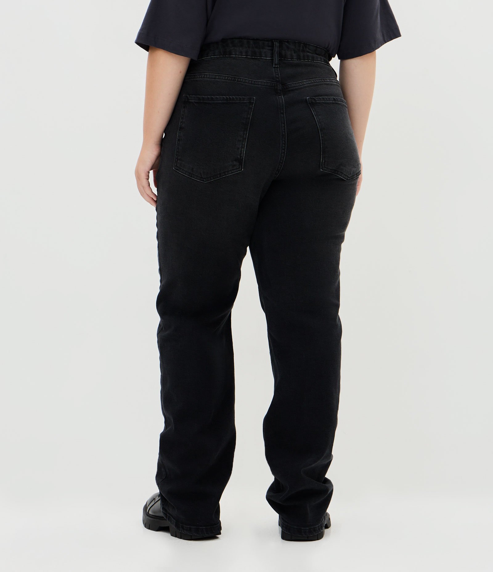 Calça Jeans Reta Black com Fenda Curve & Plus Size Preto 5
