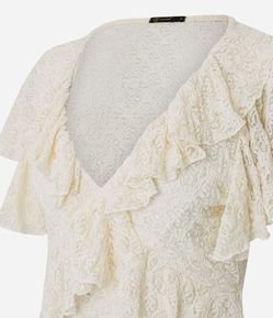 Blusa com Renda Aplicada e Babados