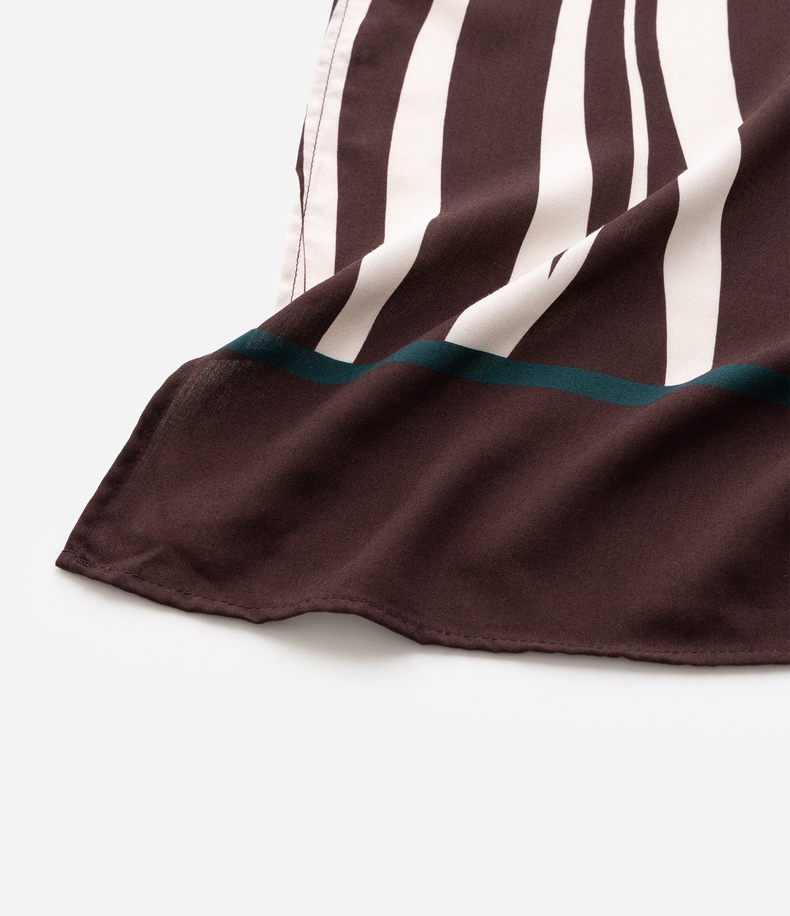 Canga de Praia em Viscose com Estampa Animal Print Marrom 3