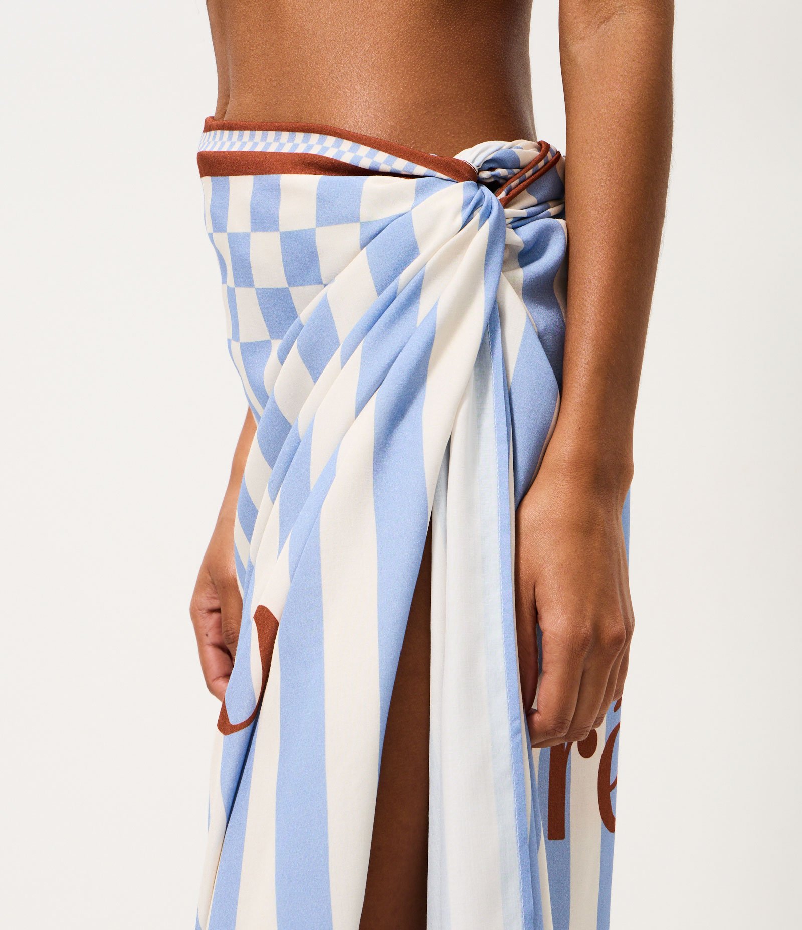 Canga de Praia em Viscose com Estampa e Lettering Azul 4