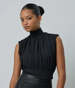 Blusa Sem Manga com Decote Canoa