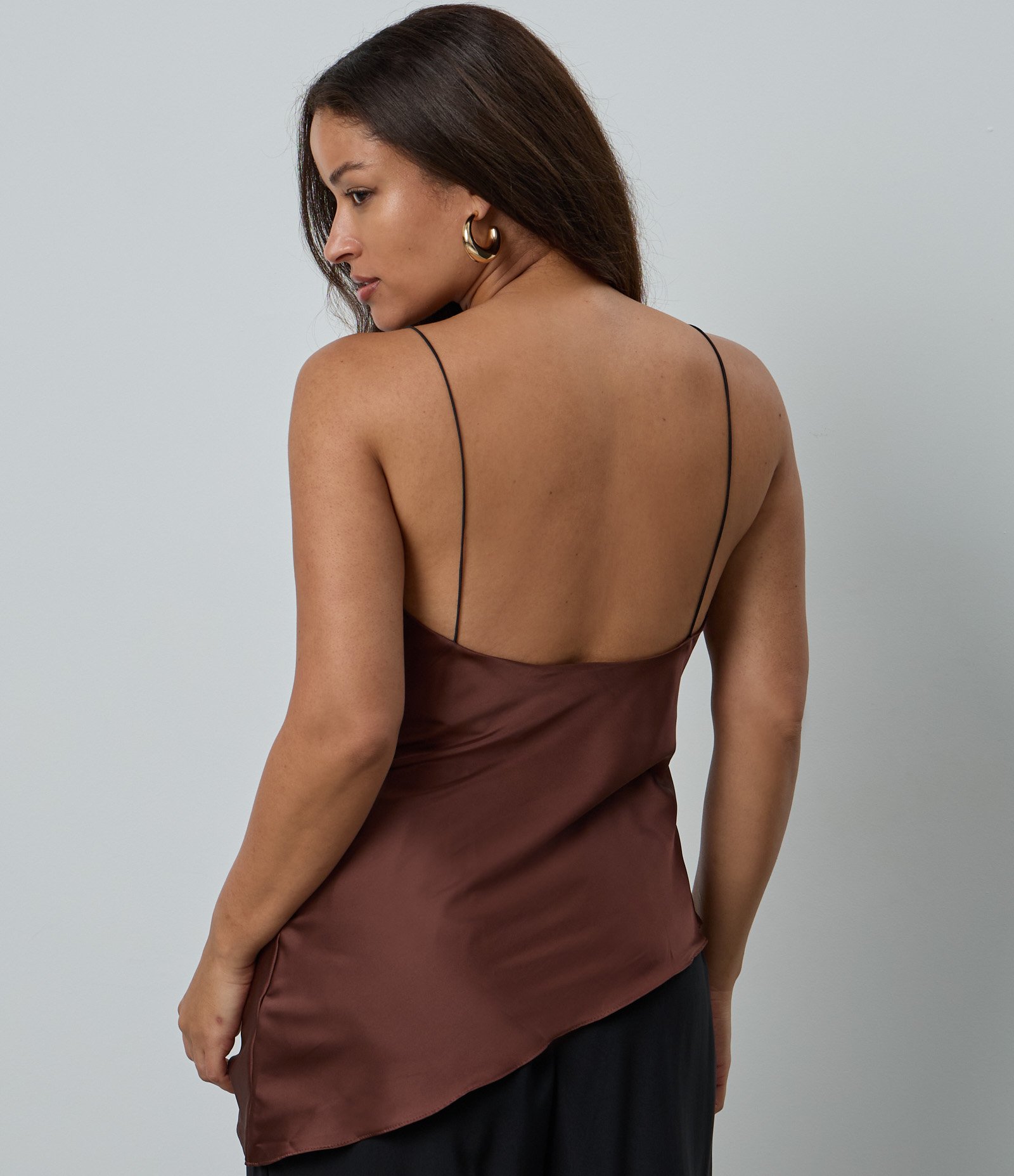 Blusa de Alcinha em Cetim com Detalhes de Renda Contrastante Marrom 4