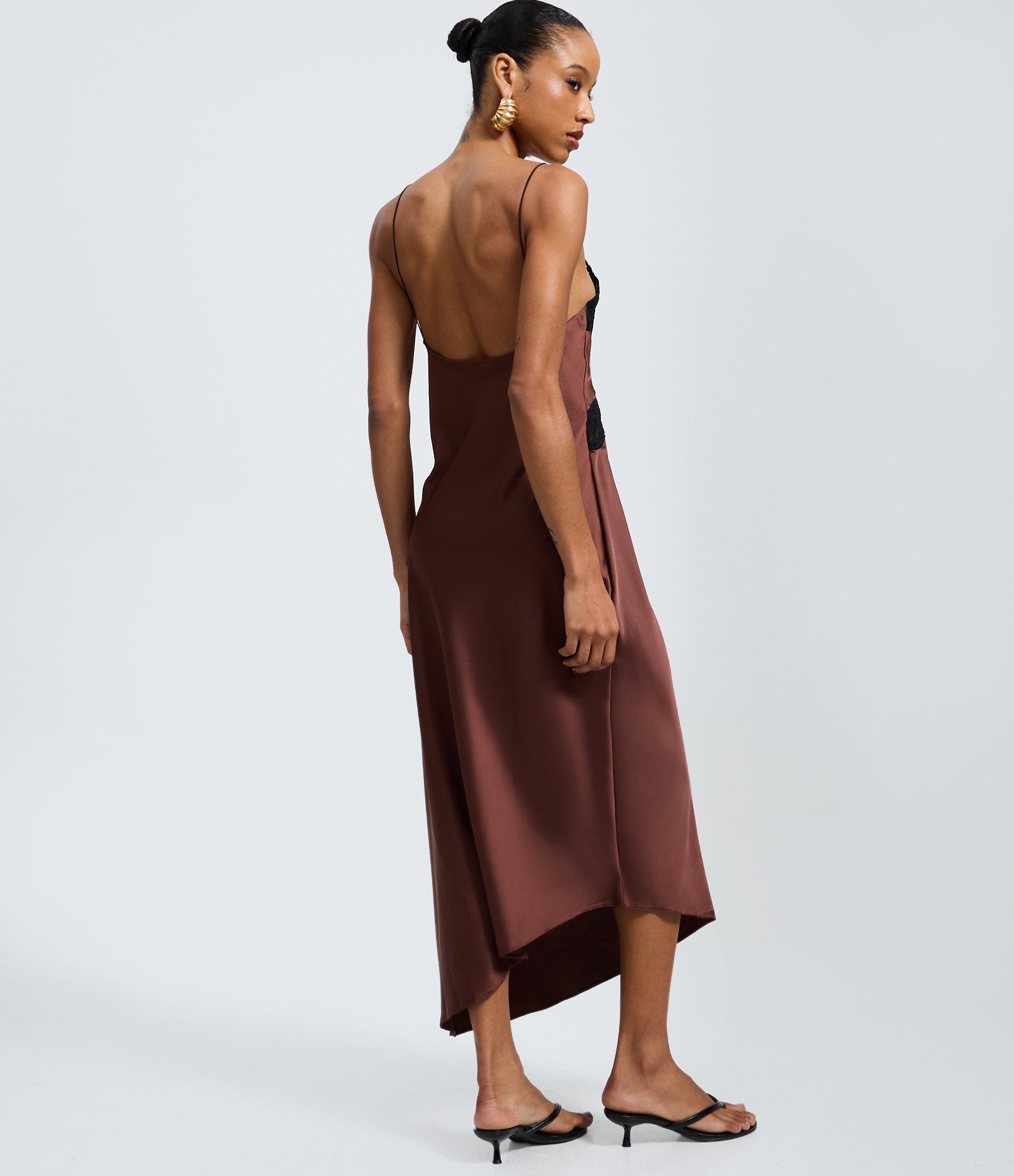 Vestido New Midi de Alcinha em Cetim com Detalhes em Renda Contrastante Marrom 3