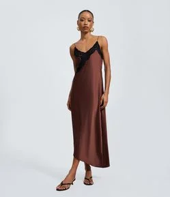 Vestido New Midi de Alcinha em Cetim com Detalhes em Renda Contrastante