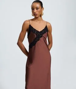 Vestido New Midi de Alcinha em Cetim com Detalhes em Renda Contrastante