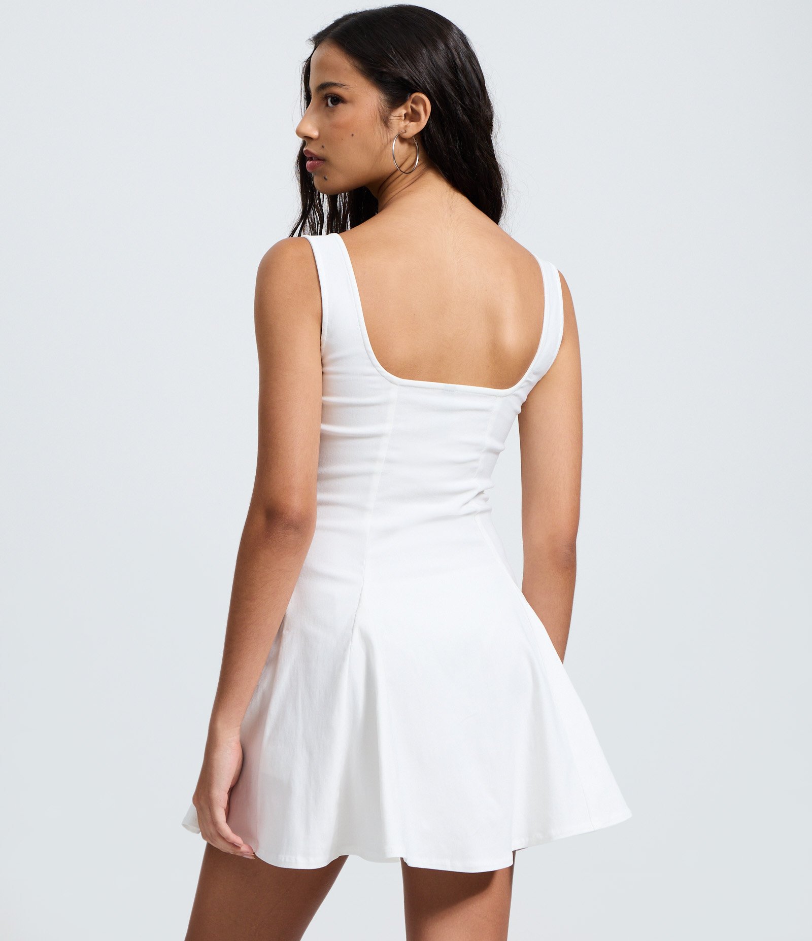 Vestido Evasê Curto em Bengaline Com Decote Quadrado Branco 3