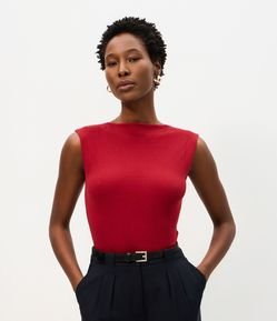 Blusa em Algodão com Gola Canoa