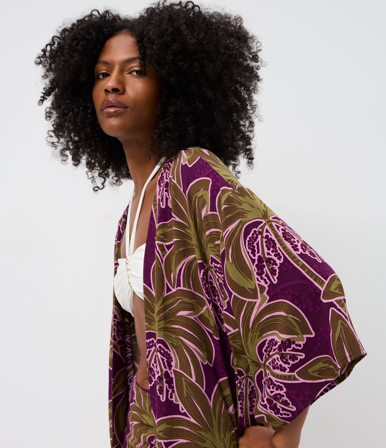 Saída de Praia Kimono em Viscolinho com Estampa de Coqueiro Roxo/Verde 4