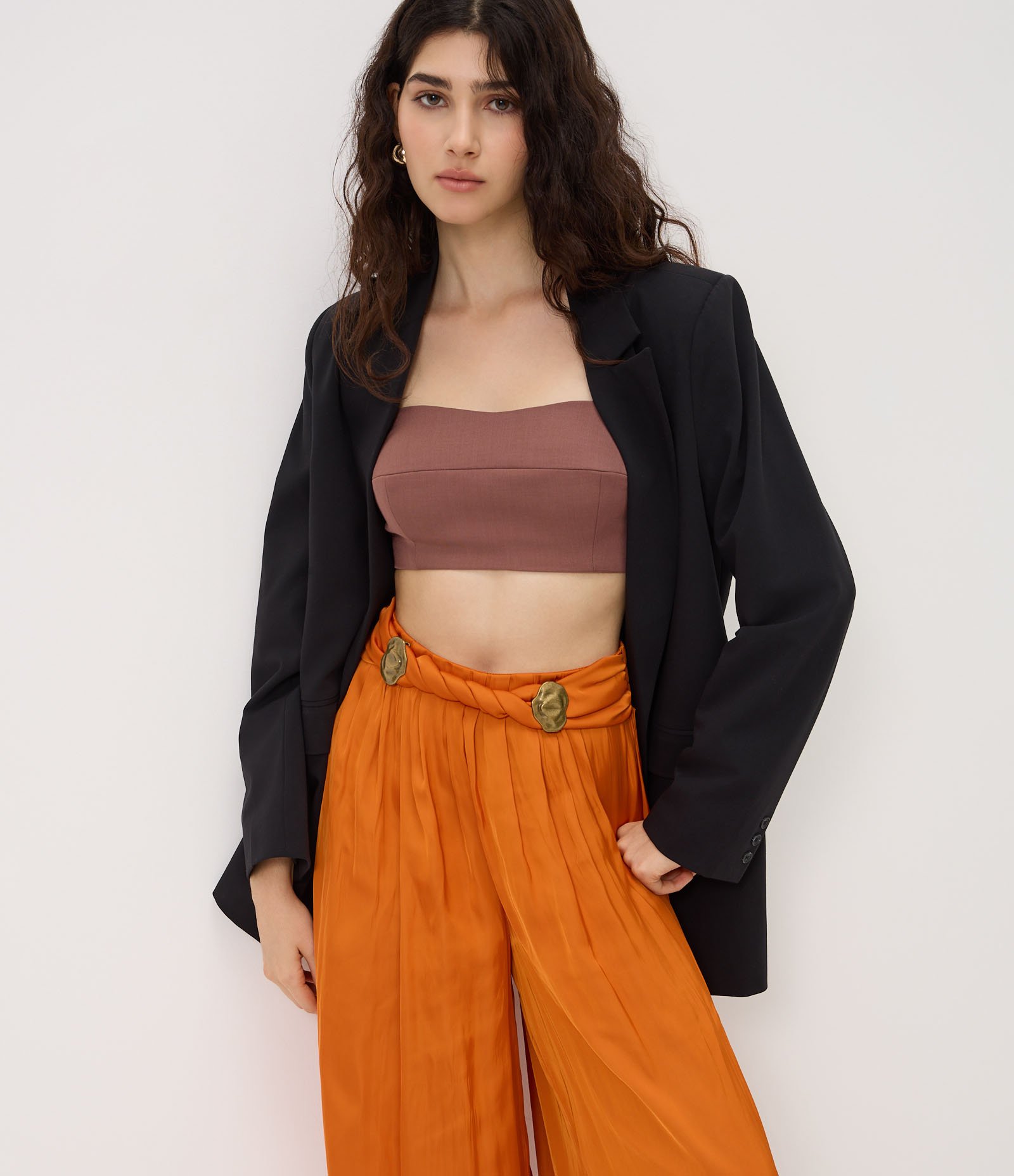 Calça Aladim Acetinada com Aplicação Metálica no Cós Laranja 2