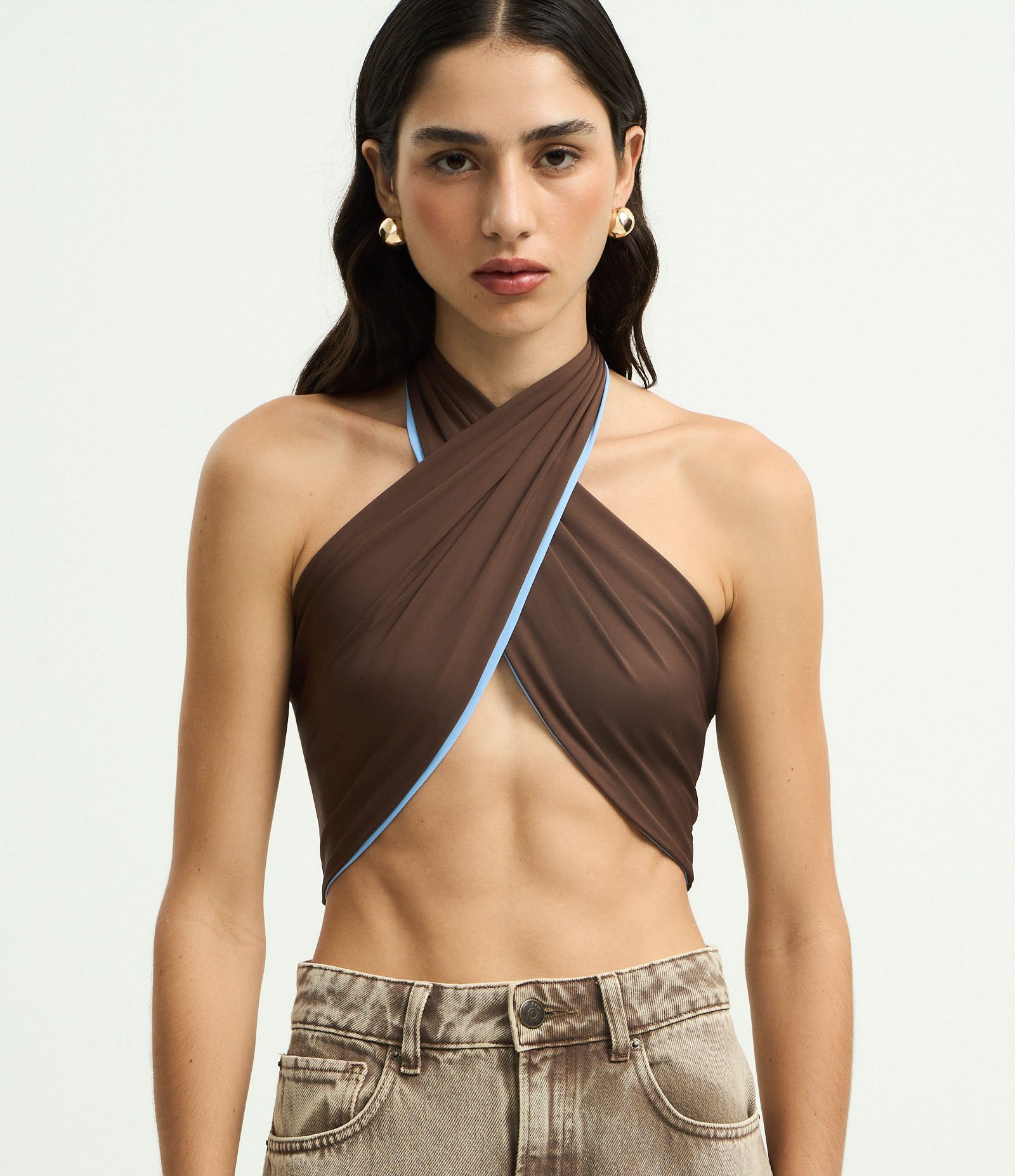 Blusa Cropped Dupla Face sem Alça em Poliamida com Amarração Frontal Marrom 1