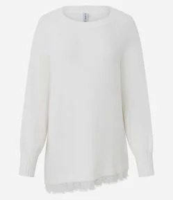 Blusa Oversized em Tricô com Decote Canoa e Barra Assimétrica Rendada