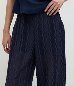 Calça Aladim em Malha Texturizada com Elástico na Cintura