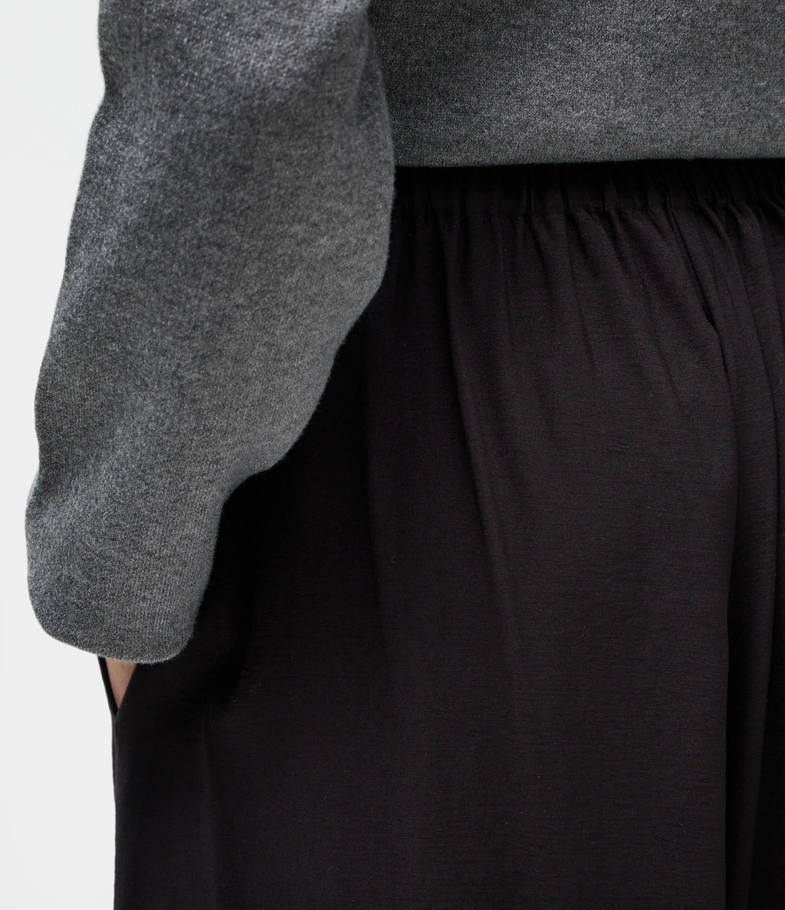 Calça Alfaiatada Aladim em Viscose Preto 4