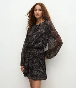 Vestido em Chiffon com Transparência e Estampa Animal Print