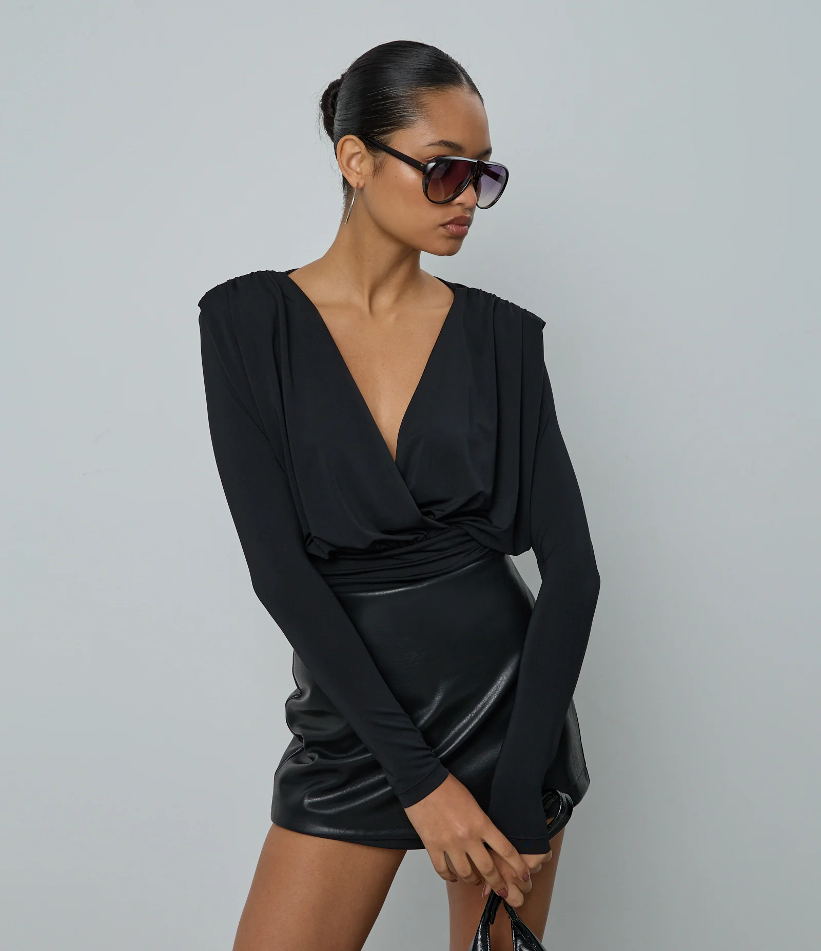 Blusa Manga Longa Transpassada em Microfibra Preto 1