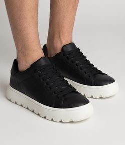 Tênis Masculino Minimalista com Sola Bold