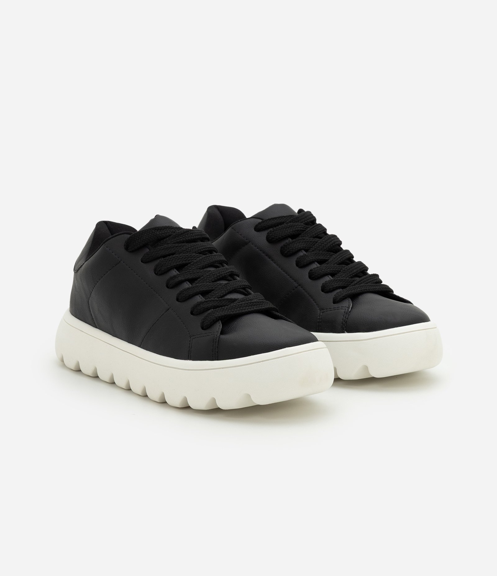 Tênis Masculino Minimalista com Sola Bold Preto 2