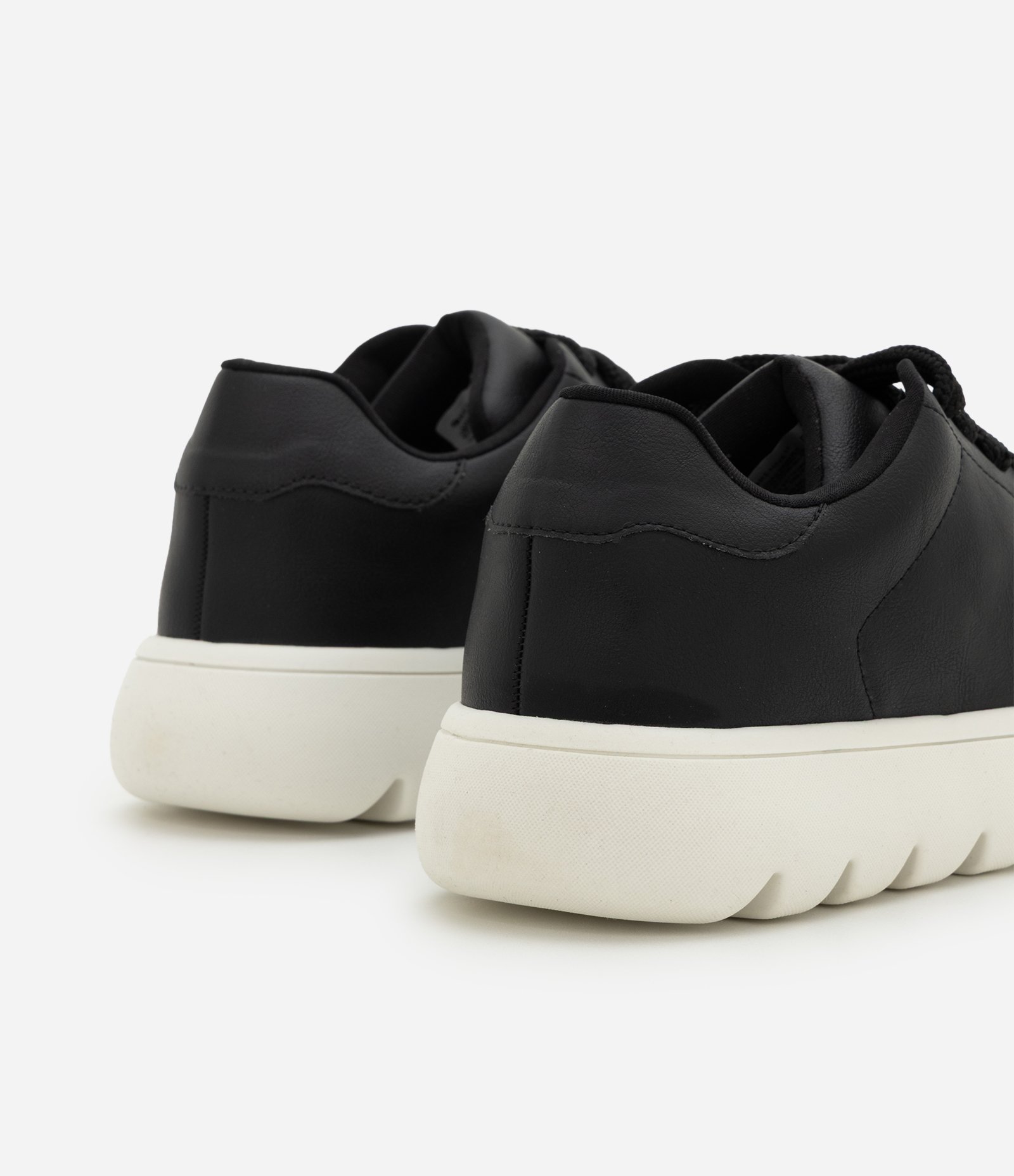 Tênis Masculino Minimalista com Sola Bold Preto 5