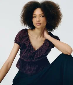 Blusa Bata em Viscose Xadrez com Amarração e Babado